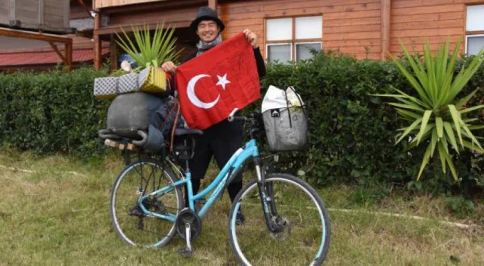 4 kıtada 13 ülkeyi ziyaret etti, Türkiye'ye hayran kaldı