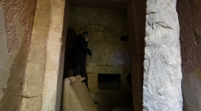 Bursa'da 2500 yıllık mezar odası gizemini koruyor: 'Taş yatakları ve üzerinde cesetler vardı'