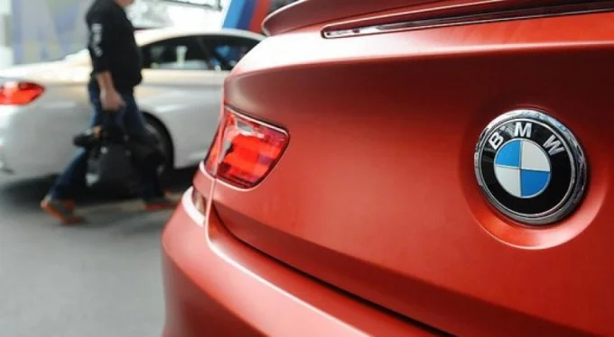 BMW marka lüks otomobil fiyatıyla dikkat çekti! İcradan satılık lüks araç