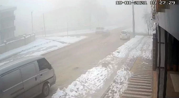 Bursa'da buzlu ve sisli havada kazalar kaçınılmaz oldu!
