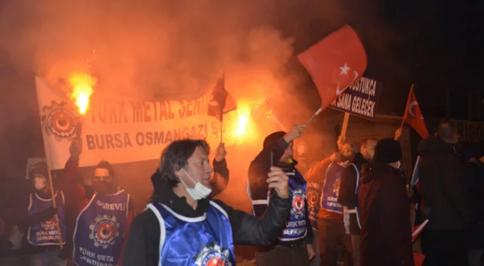 Bursa'daki dev fabrikada işçiler ayaklandı: 'Durmayacağız...'