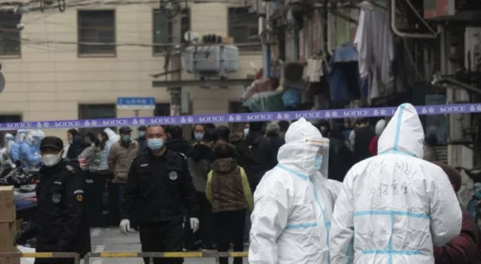 Çin'de şüpheli vaka paniği! İki hastane karantinaya alındı!