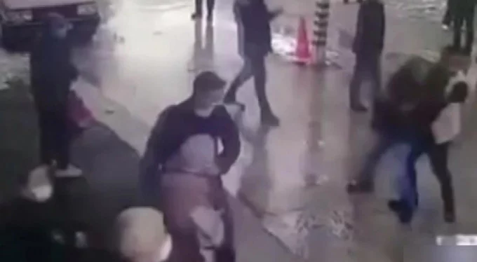 Bursa'da kavgada yaralanan şahıs doktorlara saldırdı!