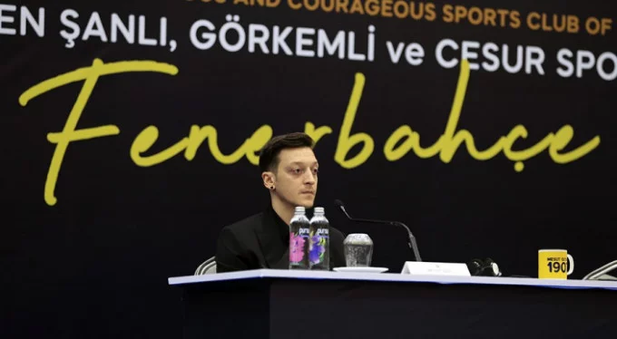 Mesut Özil Fenerbahçe'ye imzayı attı! İşte tüm açıklamalar...