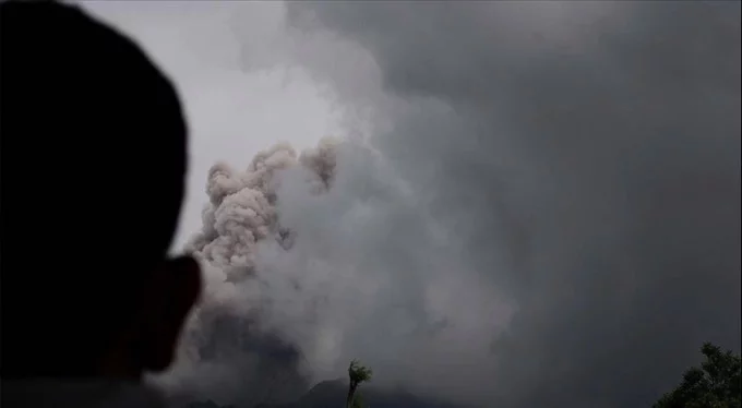 Merapi Yanardağı'nda son 24 saatte 52 patlama yaşandı!