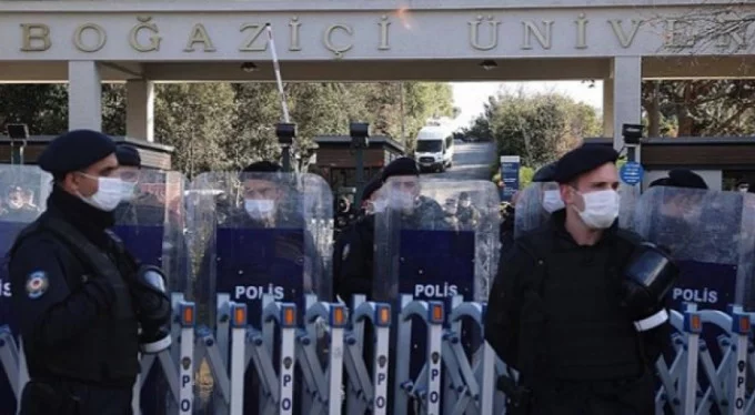 'Aşağı bak' iddiasına yalanlama! 'Türk polisi daima hazır'