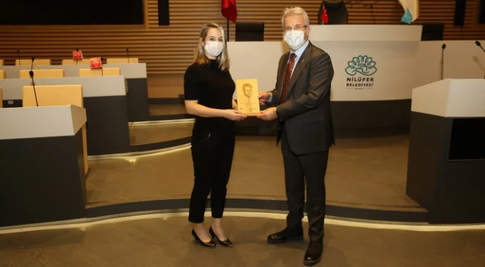 Ödülünü Bursa Nilüfer Belediye Başkanı Erdem'den aldı!