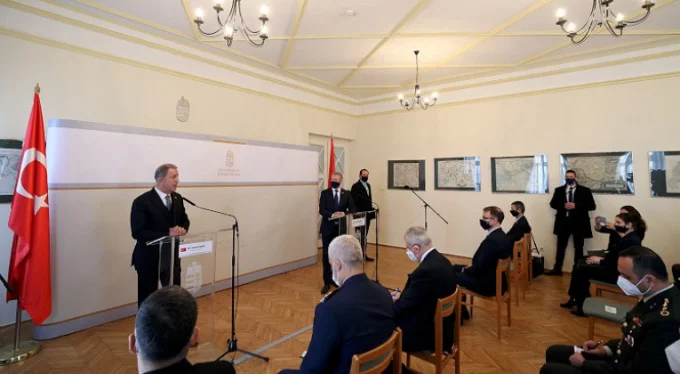 Macaristan Savunma Bakanı Benko'dan Türk Yıldızları talebi