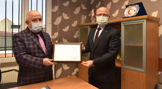 Bursa AK Parti İl Başkanı Davut Gürkan mazbatasını aldı