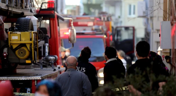 Bursa'da iş yeri yangınında panik anları! 1'i çocuk 5 kişi kurtarıldı