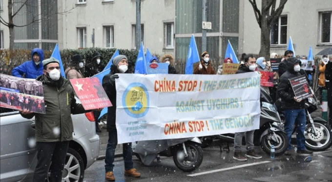 Avusturya'da Çin'in Uygur Türklerine yönelik hak ihlalleri protesto edildi!