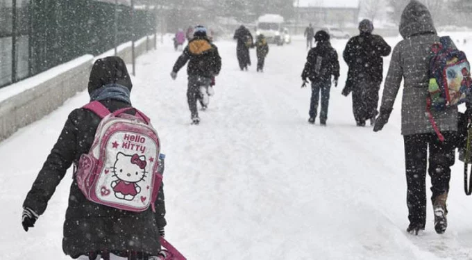 Yüz yüze eğitime kar yağışı engeli! Hangi illerde okullar tatil edildi?