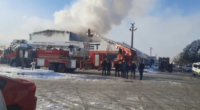 Bursa'da küçük sanayi sitesinde yangın! 9 kişi hastanelik oldu