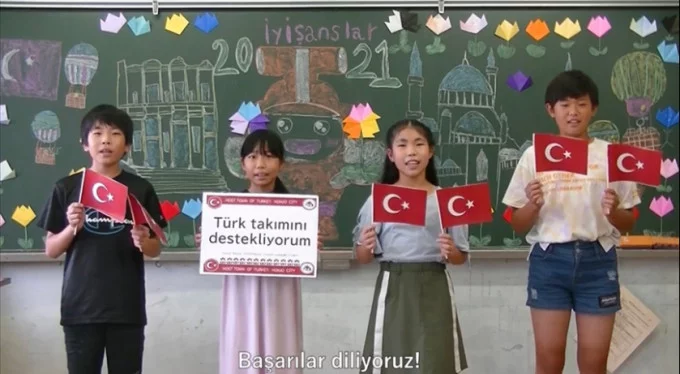 Japonya'da Honjo şehri Türk bayraklarıyla süslendi!