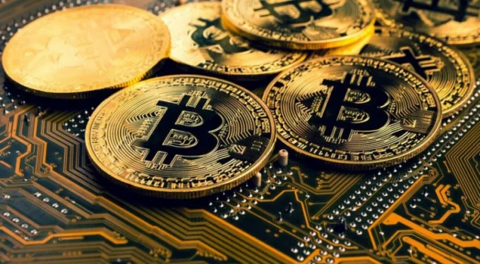 Bitcoin'in piyasa değeri 1 trilyon dolara ulaştı!