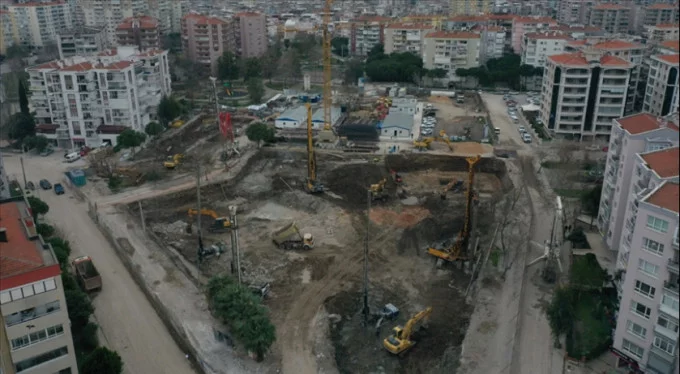 İzmir'de depremin yıktığı bölgede binaların yapımına başlanıyor!