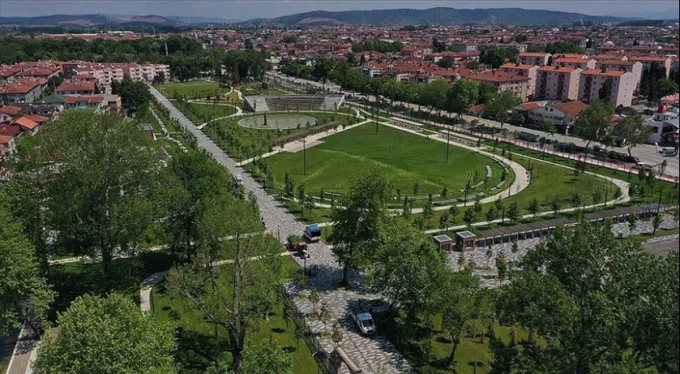 TOKİ eski stadyum alanlarını 'Millet Bahçesi'ne dönüştürerek yeşillendirdi