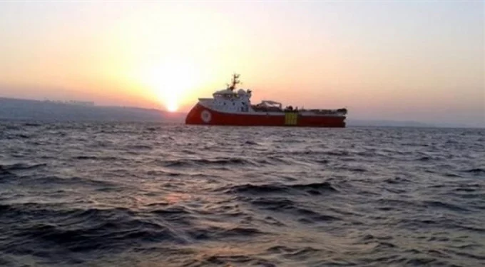 Ege'de hareketli anlar! Yunan jetinden Türk gemisine taciz