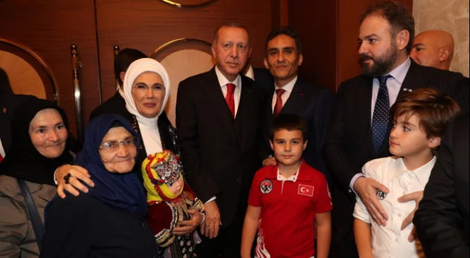 Bursa'da Cumhurbaşkanı Erdoğan'ın elini öptüğü Şahizar nine korona aşısı oldu!