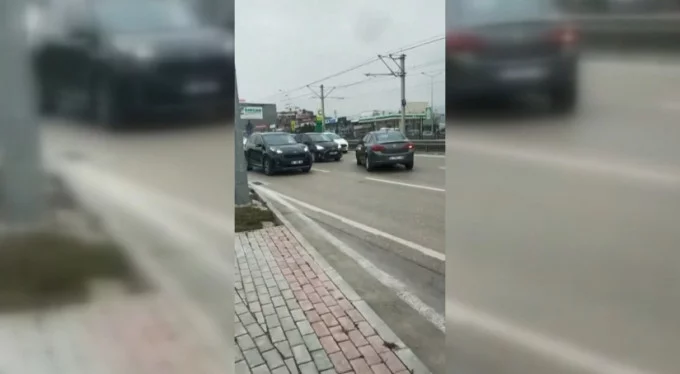 Bursa'da çileden çıkaran görüntü! Acemi şoför trafiği birbirine kattı