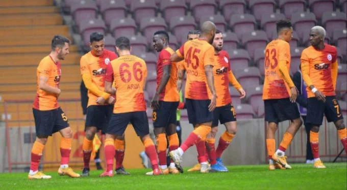 Galatasaray zirveyi sevdi! Goller art arda geldi