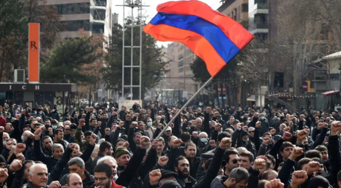 Ermenistan'da gergin bekleyiş: Ortalık fena karışacak!