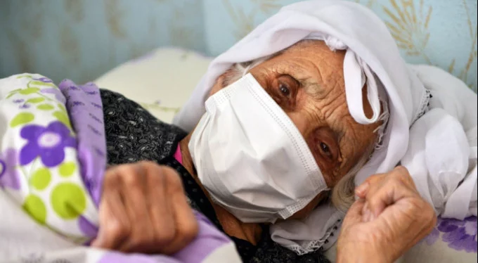 Yıldırım Belediyesi'nden 120 yaşındaki Emine Teyze'ye hasta yatağı yardımı!