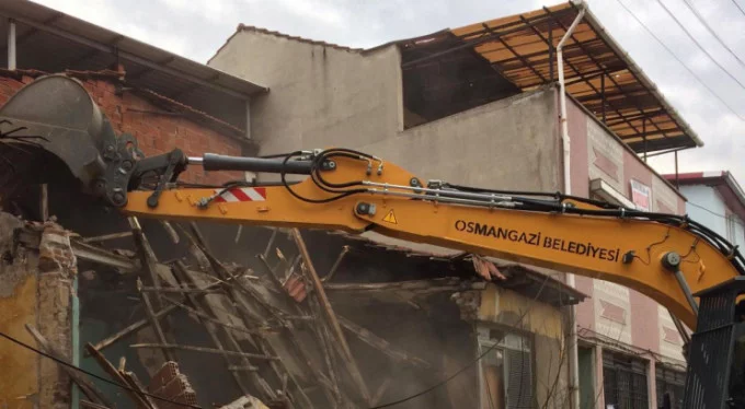 Osmangazi 'de metruk binalar yıkılıyor vatandaş rahatlıyor!