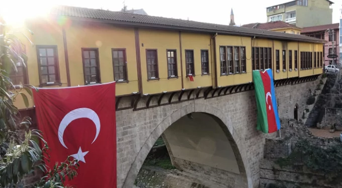 Tedbir alınmazsa... Bursa'da tarihi çarşılı köprü yıkılma tehlikesiyle karşı karşıya!