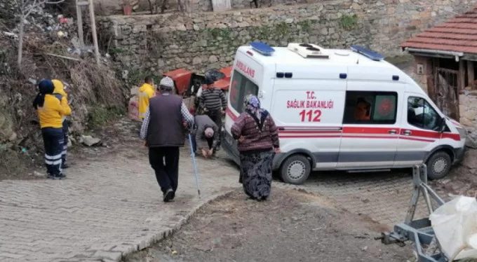 Bursa'da korona hastasını almaya giden ambulans kaza yaptı