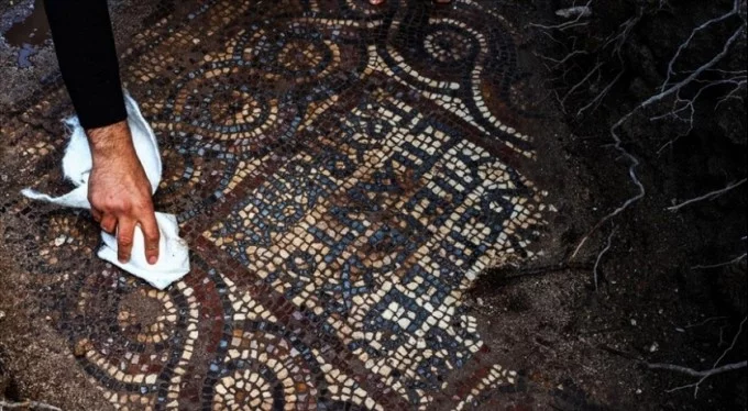 Kaçak kazı sırasında manastır ve 1500 yıllık mozaik bulundu!