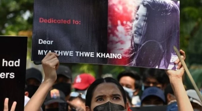 Myanmar'da protestoları destekleyen 20 ünlü hakkında gözaltı kararı!