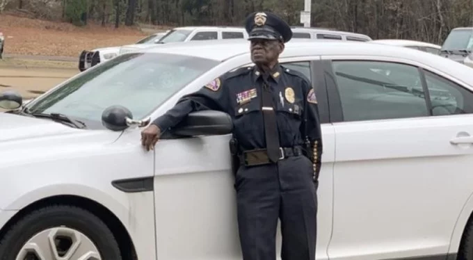 Dünyanın en yaşlı polisi: Fişek Smith