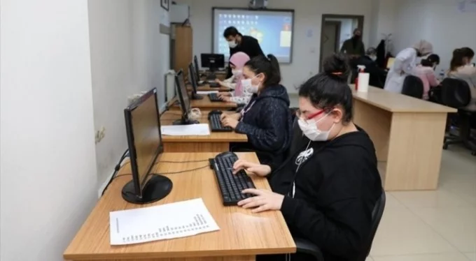 İnegöl'de görme engelliler için bilgisayar kursu açıldı