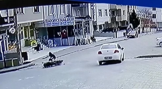 Bursa'da korkutan kaza! Sürüklenip direğe çarptı