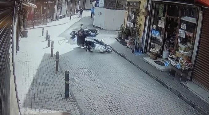 Bursa'da motosiklet kazası! Acı içinde kıvranırken kaçtı...