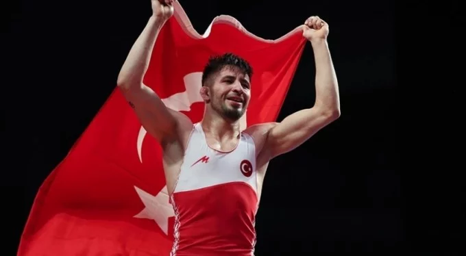 Milli güreşçi Süleyman Atlı Avrupa şampiyonu oldu!