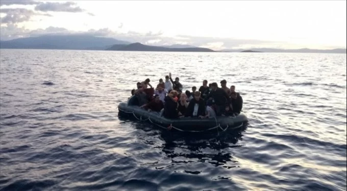 Türk kara sularına itilen 23 sığınmacı kurtarıldı!