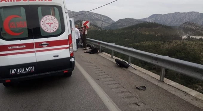 Antalya'da feci kaza! Motosiklet bariyerlere çarptı: 2 ölü