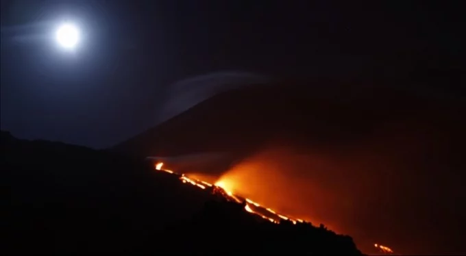 Japonya'da Sakurajima Yanardağı'nda patlama oldu!