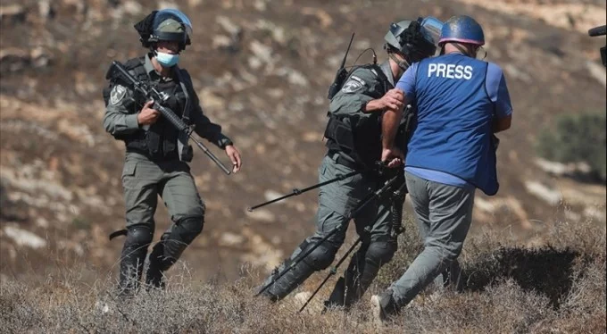 İsrail güçleri Batı Şeria'da 5 gazeteciyi yaraladı!