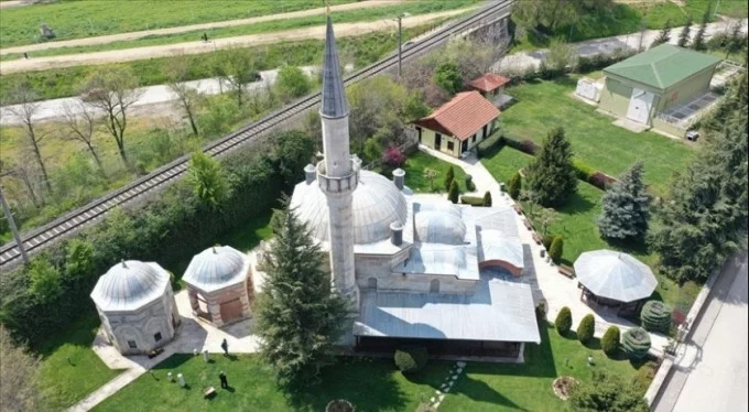 2. Murat'ın yadigarı Dar'ül Hadis Camisi 'çevreci' özelliğiyle öne çıkıyor!