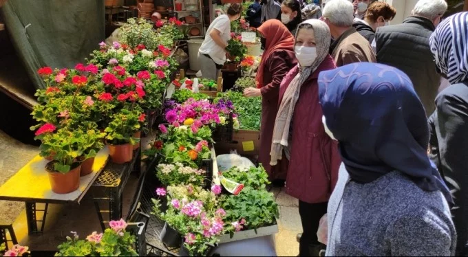 Bursa'da çiçekçilere akın! 'Biz böyle yoğunluk görmedik'