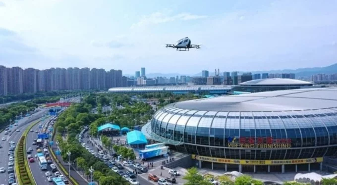 Çin'de sürücüsüz drone taksi 2 yolcusuyla uçtu