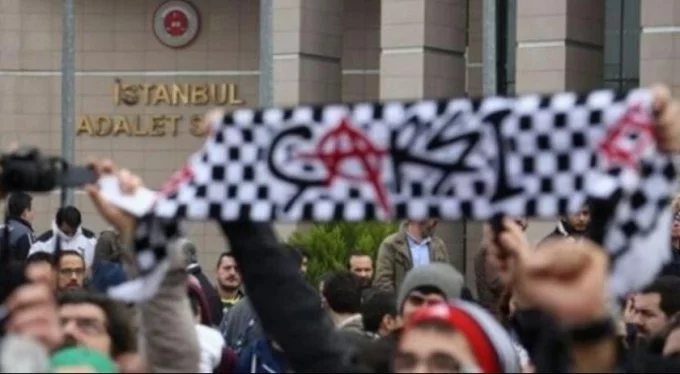 Yargıtay, Beşiktaş taraftar grubu Çarşı davasında beraat kararlarını bozdu!