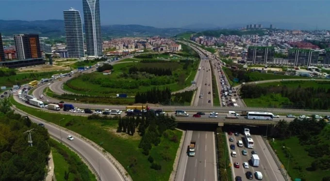 Trafik kilitlendi! Bursa İzmir Otobanı'nda kilometrelerce kuyruk!