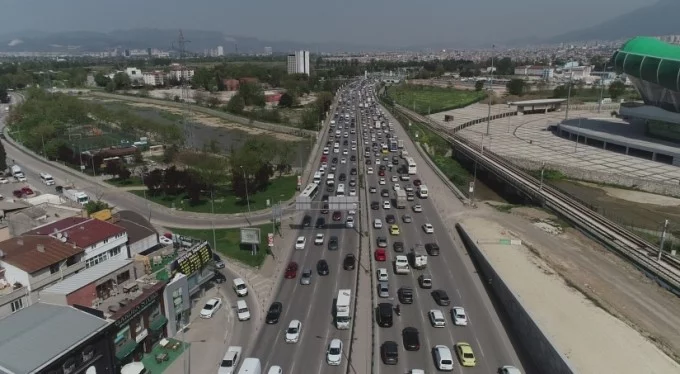 Şehir trafiği kilitlendi! Bursa'da kapanma öncesi sürücülerin zor anları!