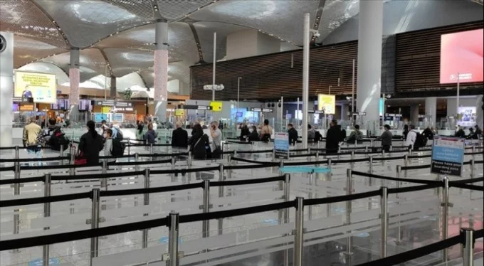 İstanbul'daki havalimanlarını 1 günde 135 bini aşkın yolcu kullandı!