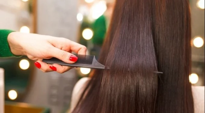 Güçlü saçların vazgeçilmezi: Evde keratin bakımı!