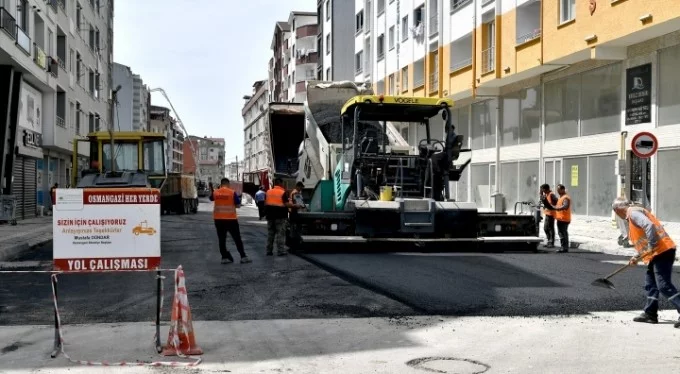 Kısıtlama fırsata dönüşüyor! Osmangazi'de yollar asfaltla yenileniyor!